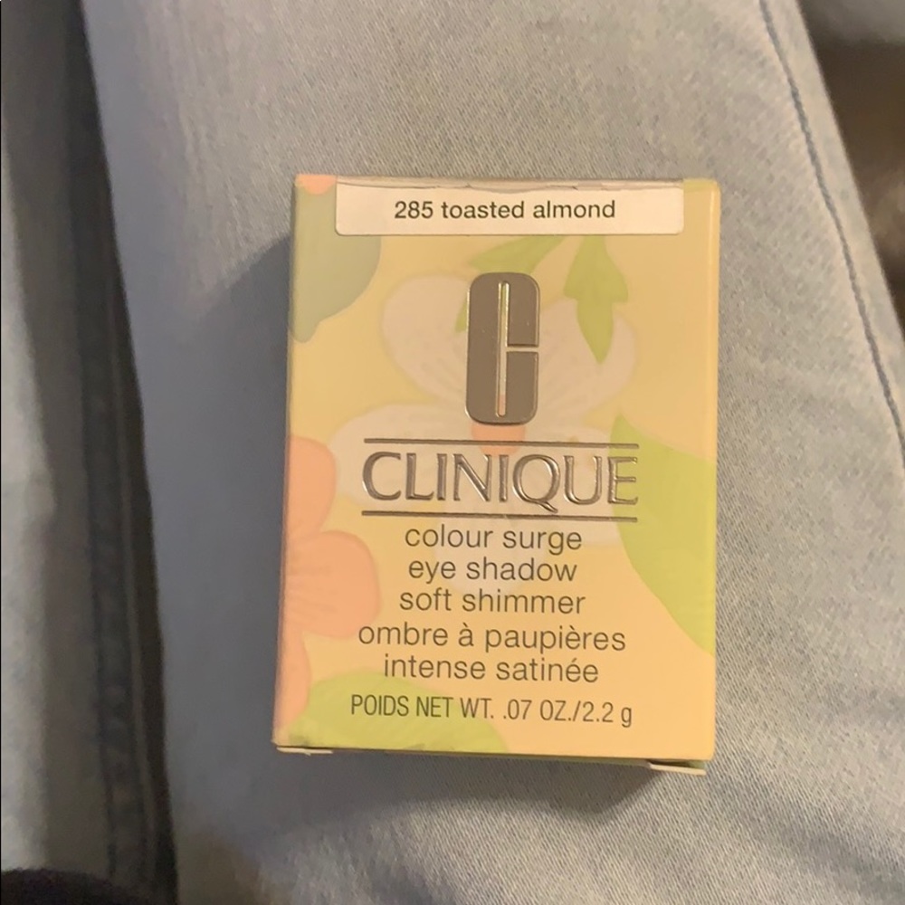 colour surge eye shadow soft shimmer     CLINIQUE